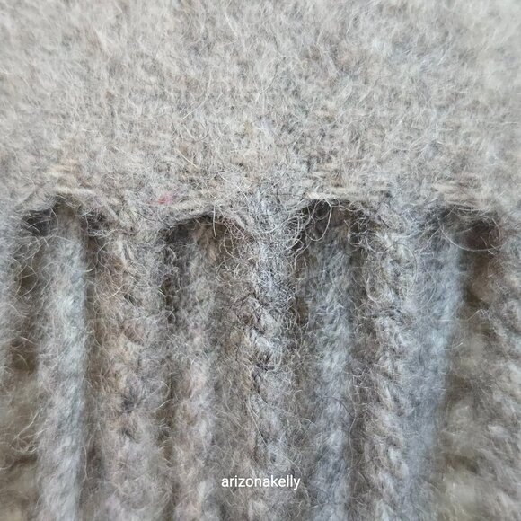 NWOT Wool Scarf Grey Premium Quality - Picture 9 of 11
